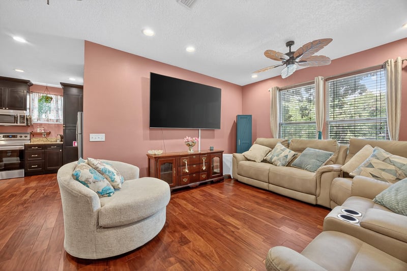 Photo 8 of 238 W 11th St, Jacksonville, FL 32206, photographed by Megapixeler