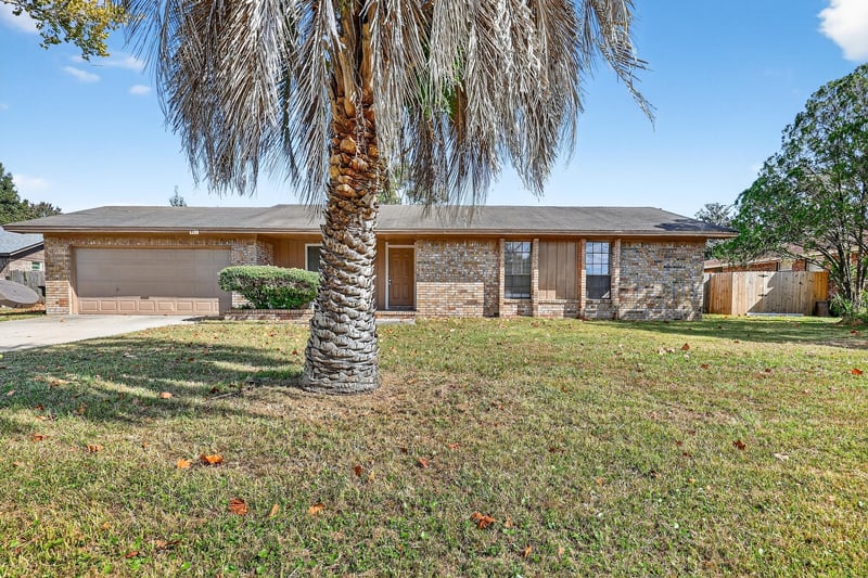 Front further back at 551 William Penn St, Orange Park, FL 32073