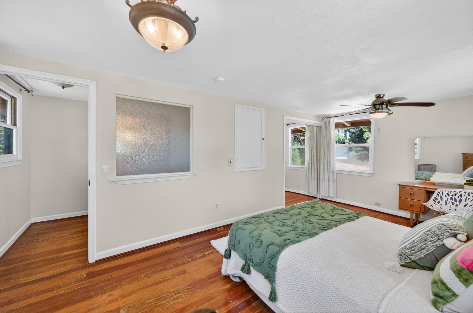 1220 E Sussex Way, photo 46