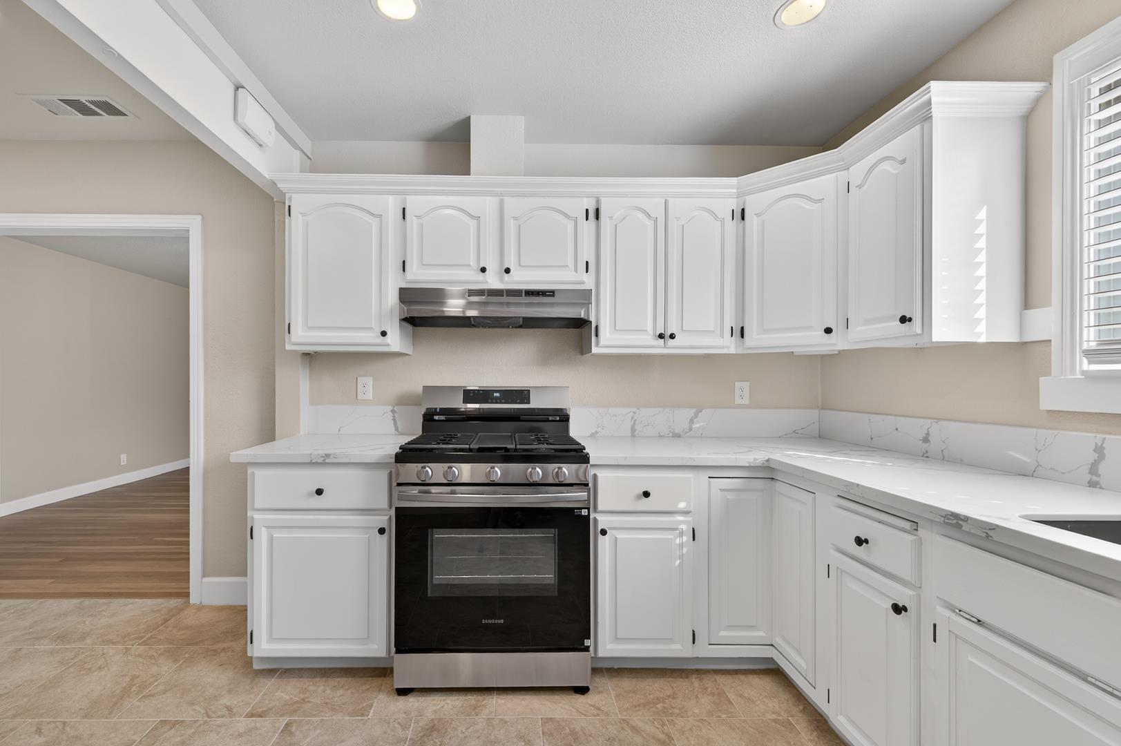 1146 E Cortland Ave, photo 16
