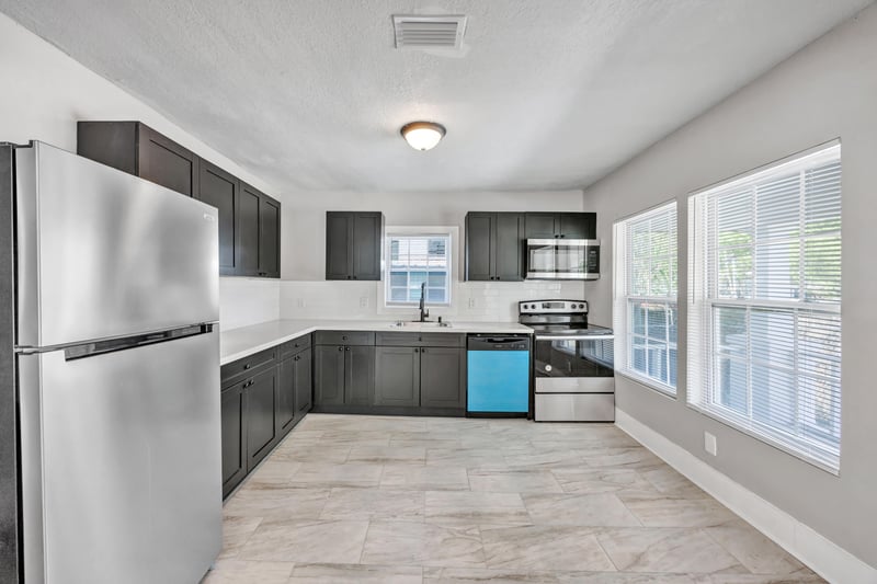 Photo 8 of 1352 W 16th St, Jacksonville, FL 32209, photographed by Megapixeler