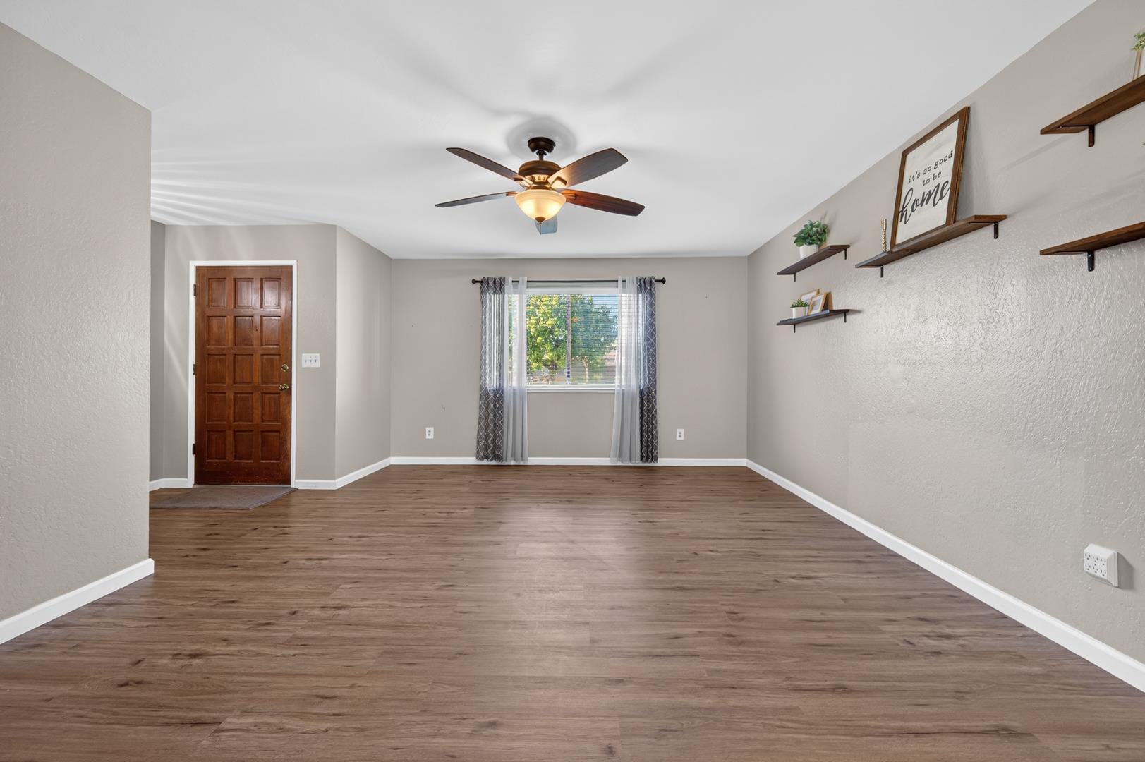 1235 W Dyer Ave, photo 16
