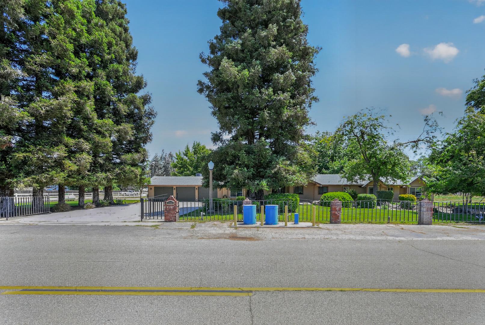 1185 N Locan Ave, photo 92