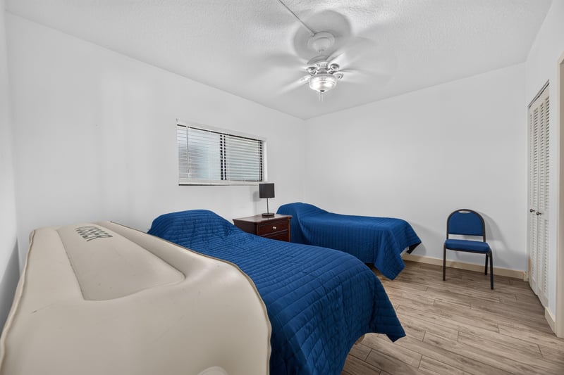 Second bedroom with twin beds at 601 1st St S, Jacksonville Beach