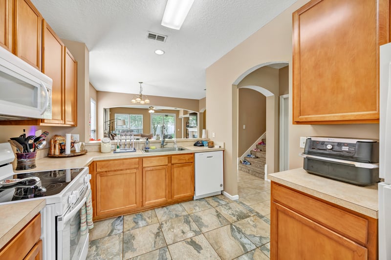 Photo 10 of 8064 Tuxford Ln, Jacksonville, FL 32244, photographed by Megapixeler