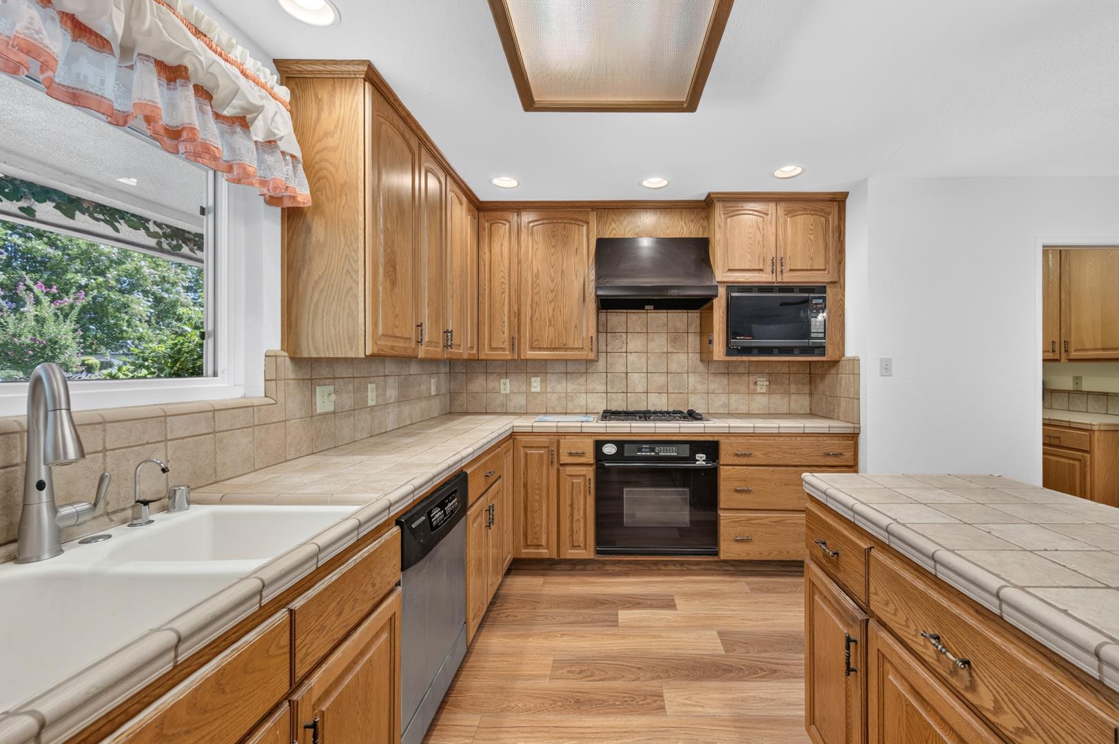 749 W Escalon Ave, photo 35