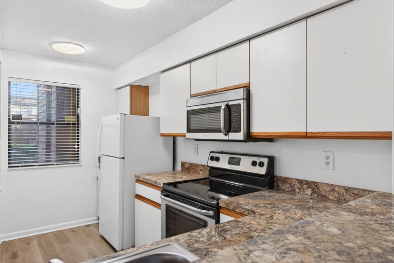 Photo 14 of 1604 Arcadia Dr, Jacksonville, FL 32207, photographed by Megapixeler