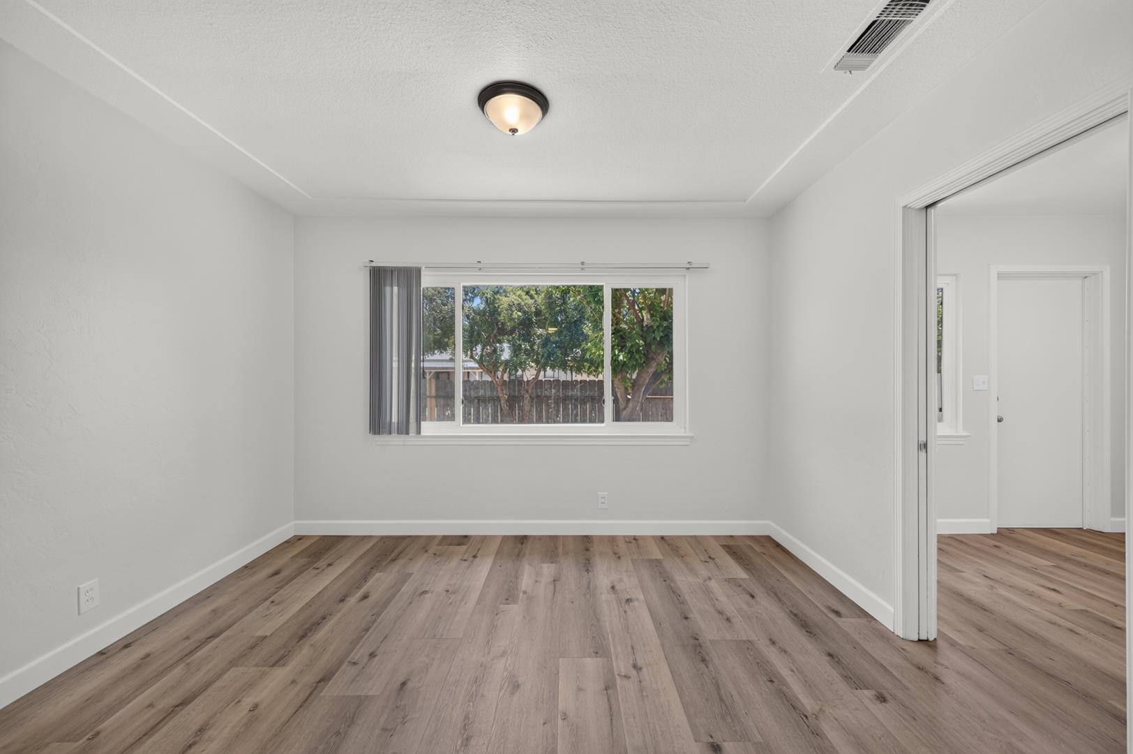 2302 E Fedora Ave, photo 23