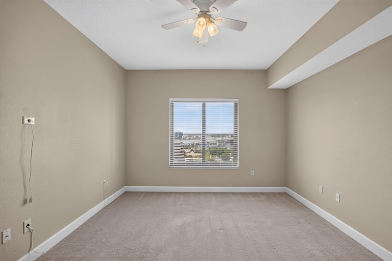 Bedroom with ceiling fan and city-facing window at 1478 Riverplace Blvd 1904, Jacksonville, FL 32207