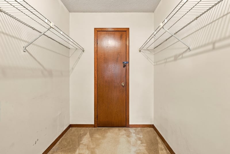 Walk-in closet with shelving, photographed by Megapixeler on Blue Teal Ct, Jacksonville