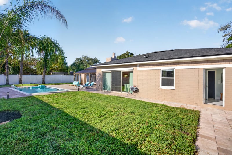 Side yard with fenced lawn at 1525 8th St N, Jacksonville Beach, FL