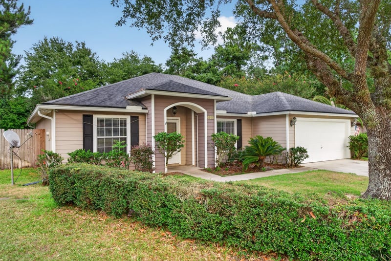 Front exterior with lawn and hedges at 1648 Glen Laurel Dr, Middleburg, FL 32068