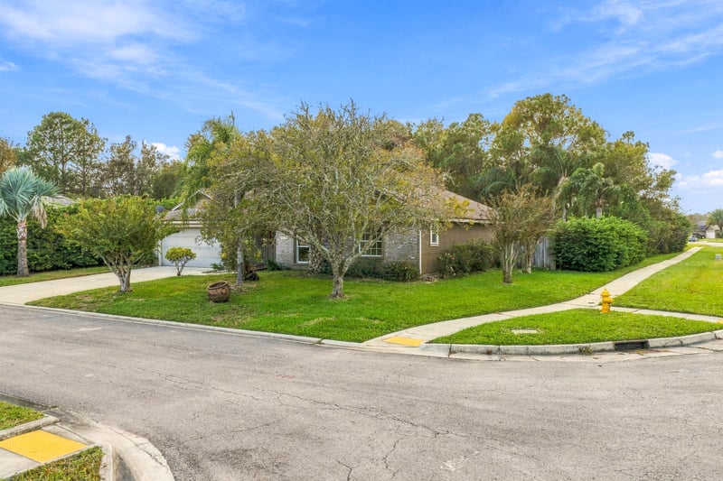Front exterior from the street, photographed by Megapixeler on Winding Springs Ct, Jacksonville