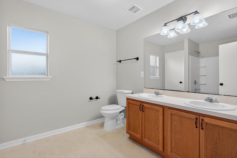Primary Bath at 75277 Ravenwood Dr, Yulee, FL 32097