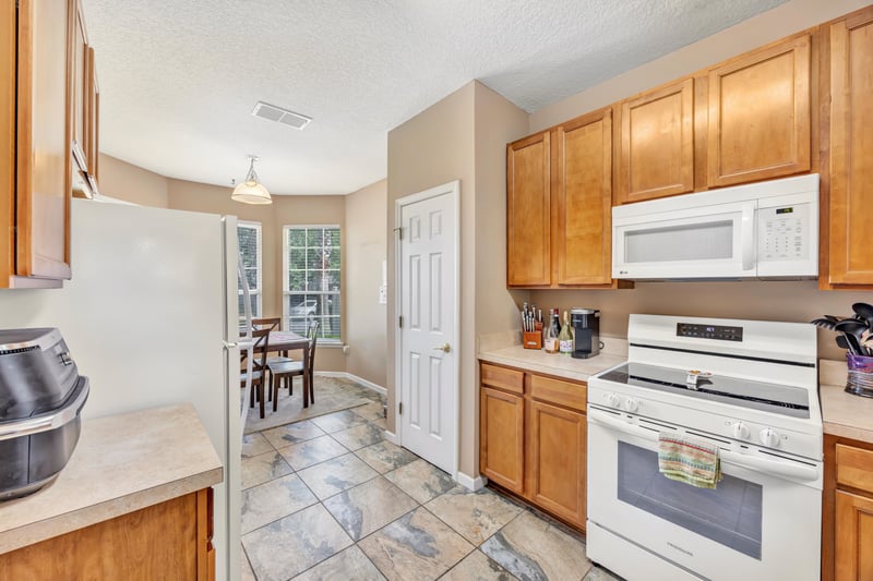 Photo 14 of 8064 Tuxford Ln, Jacksonville, FL 32244, photographed by Megapixeler