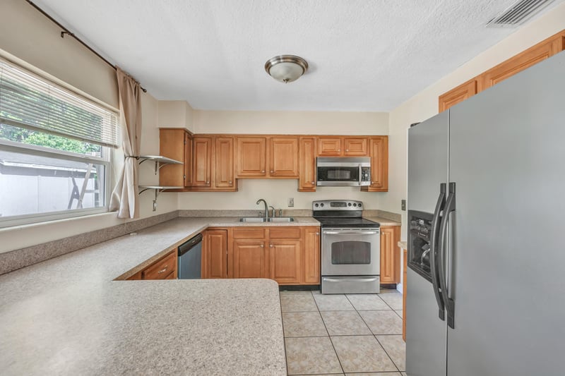 Photo 11 of 2930 Wycombe Dr W, Jacksonville, FL 32277, photographed by Megapixeler