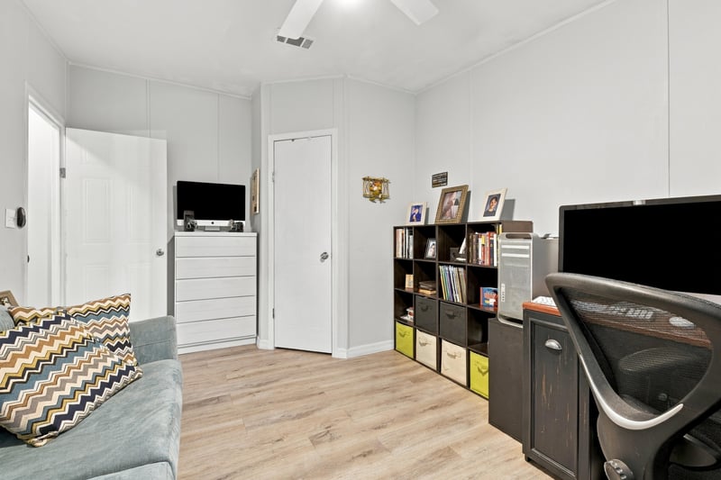 Den or media room, photographed by Megapixeler on Secret Cove Rd, Middleburg, FL