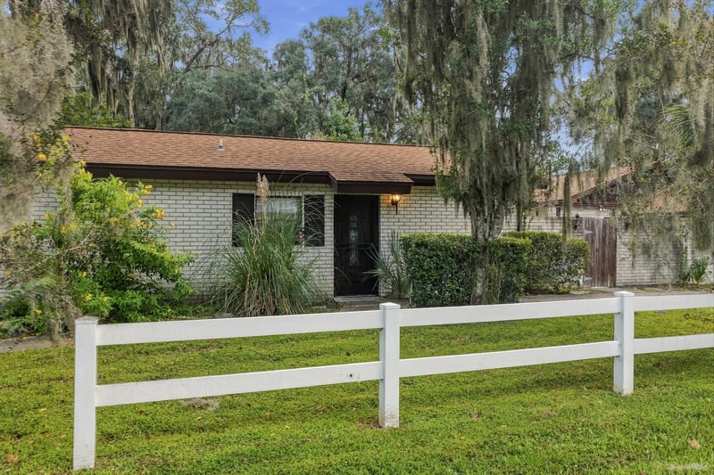Front, photographed by Megapixeler on Hyde Grove Ave, Jacksonville