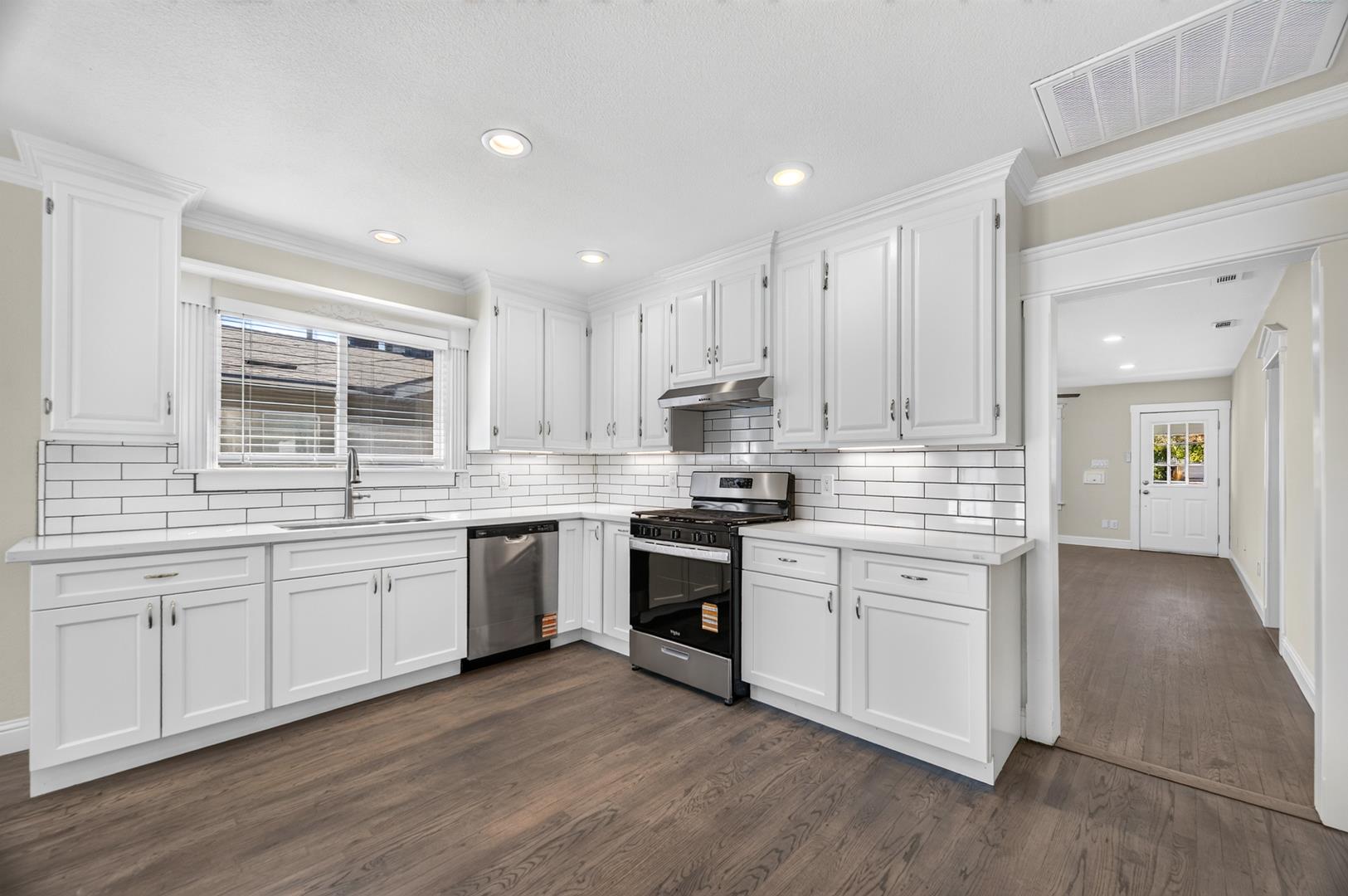 926 N Thorne Ave, photo 14