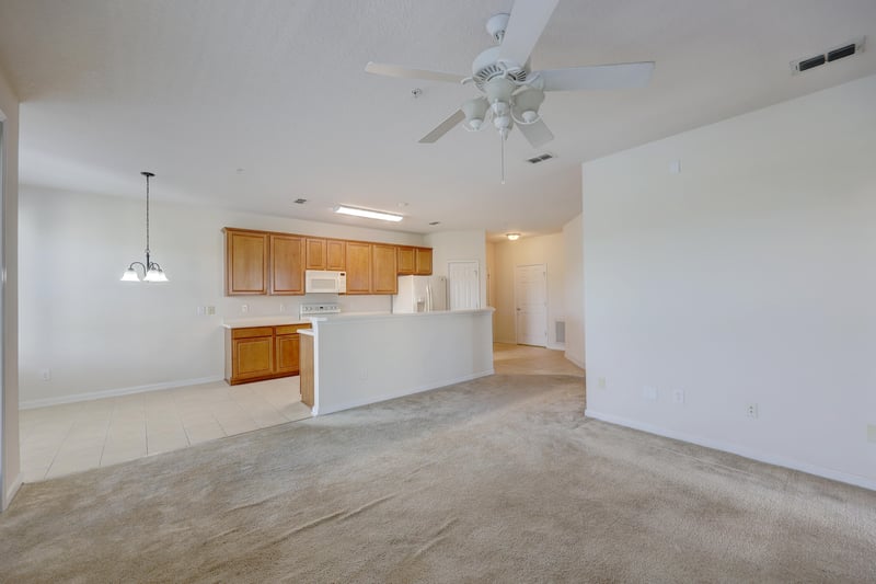 Family Room at 11251 Campfield Dr unit 1403, Jacksonville, FL 32256