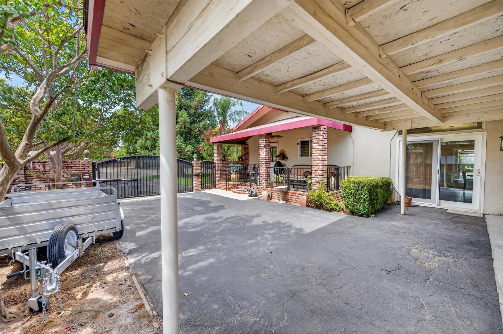 6197 N Fruit Ave, photo 87