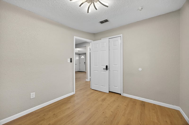 Photo 32 of 5216 Doncaster Ave, Jacksonville, FL 32208, photographed by Megapixeler