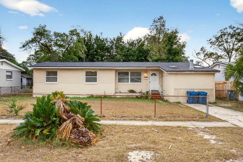 Front at 7248 Stonehurst Rd N, Jacksonville, FL 32277