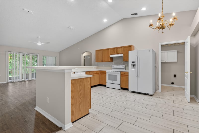 Kitchen with breakfast bar and vaulted ceiling at 1648 Glen Laurel Dr, Middleburg, FL 32068