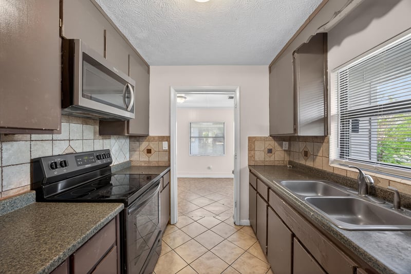 Photo 8 of 2839 Loran Dr W, Jacksonville, FL 32216, photographed by Megapixeler