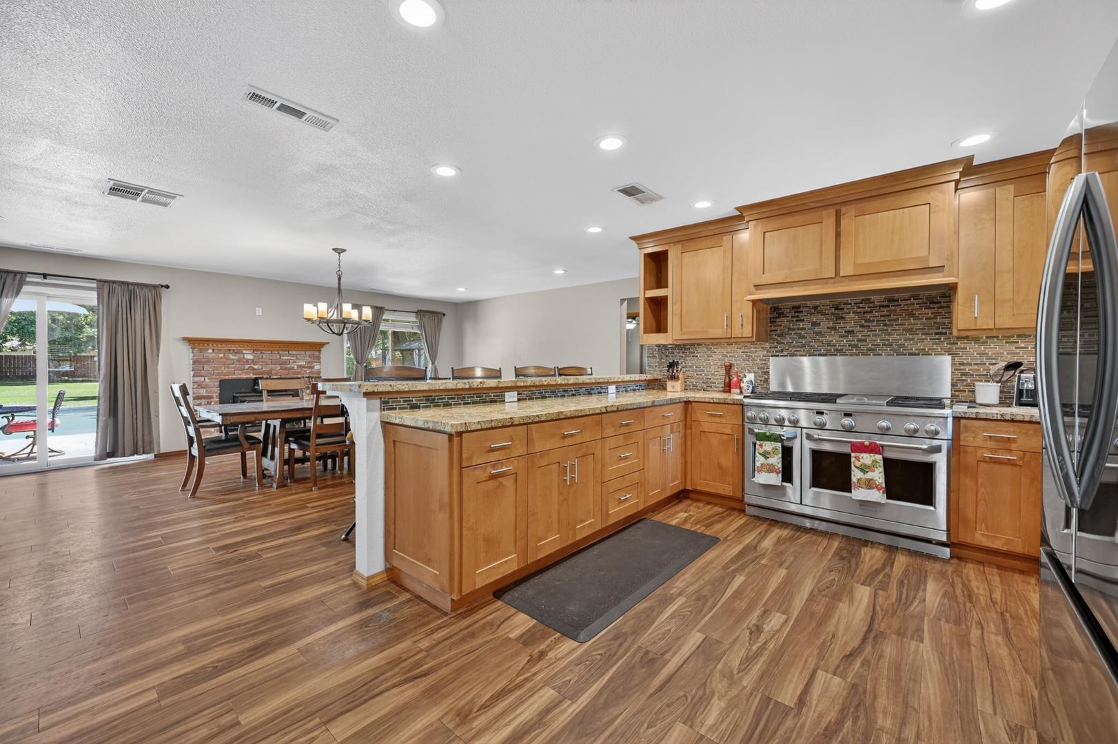 1185 N Locan Ave, photo 38