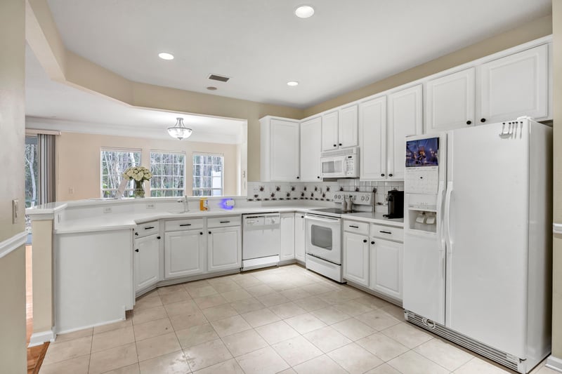 Photo 17 of 3895 Lionheart Dr, Jacksonville, FL 32216, photographed by Megapixeler