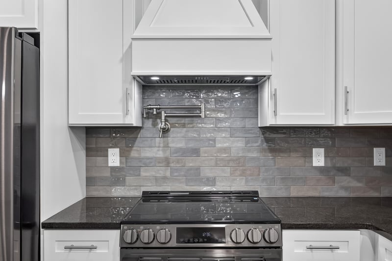 Kitchen range hood and tile backsplash at 4800 Acacia St, Middleburg, FL 32068