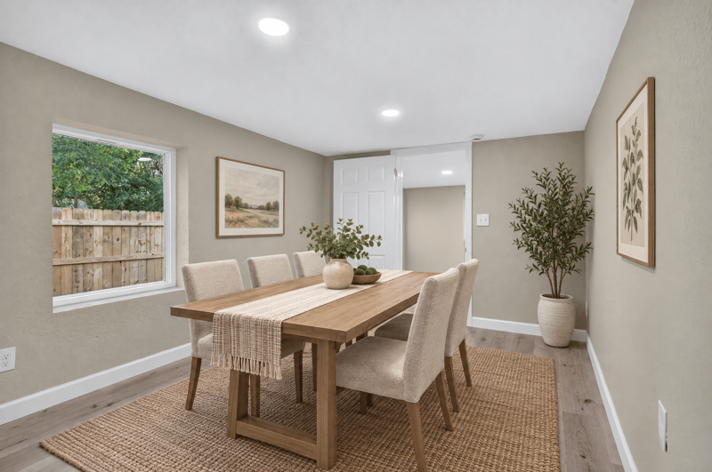 Dining area with staged table, photographed by Megapixeler on Susie St, Jacksonville