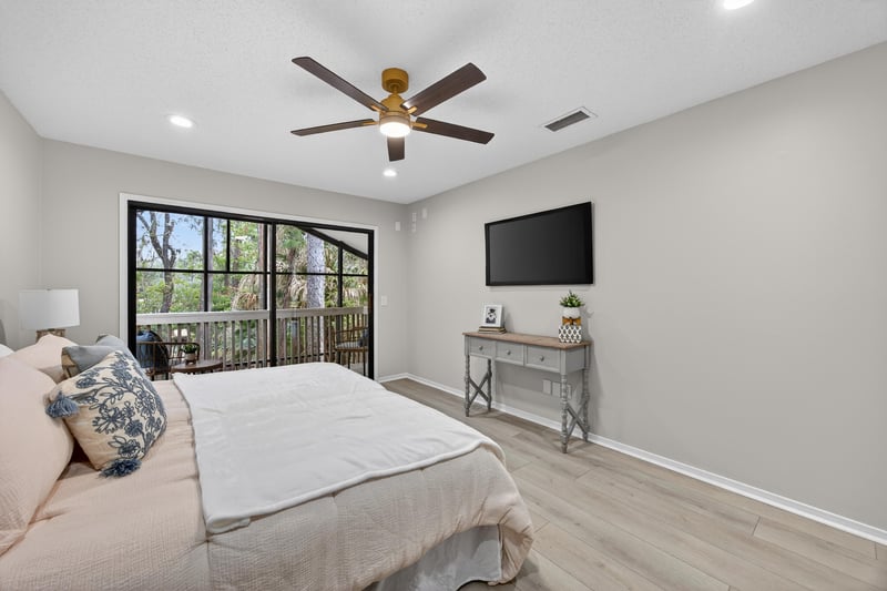 Photo 33 of 5478 Mariners Cove Dr, Jacksonville, FL 32210, photographed by Megapixeler