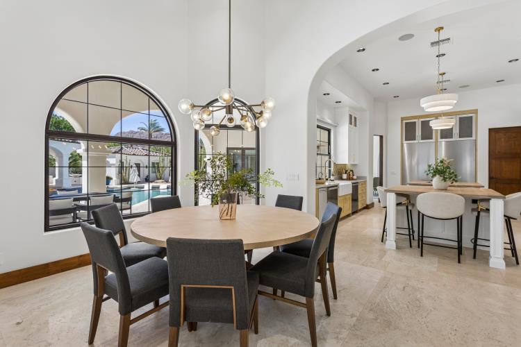 Dining room with arched windows to the garden, Paradise Valley