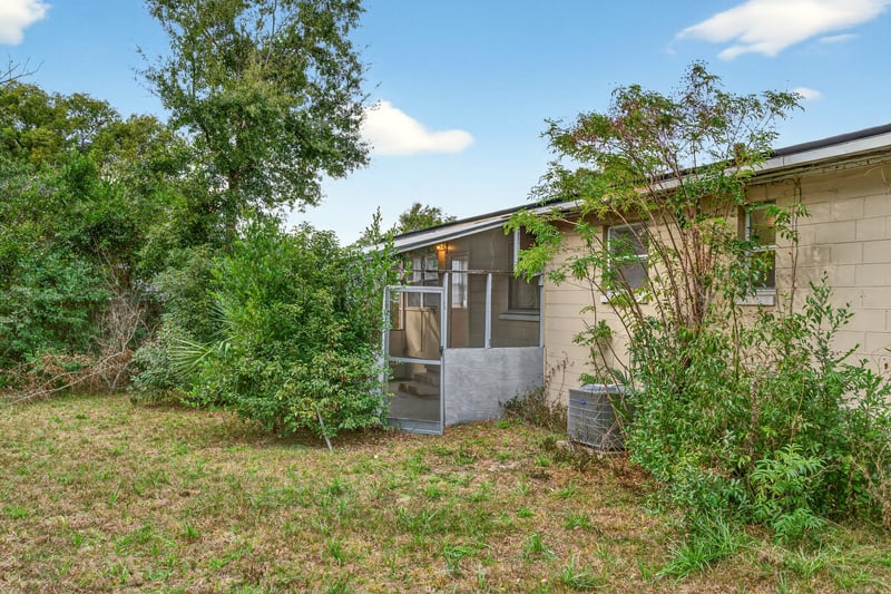 Covered Lanai at 7248 Stonehurst Rd N, Jacksonville, FL 32277