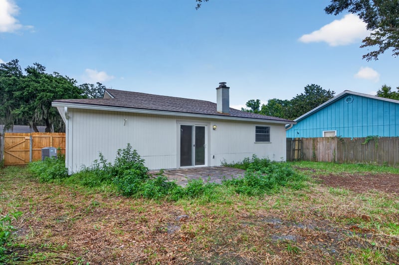 Rear exterior with yard and neighboring house at 1040 Willow Cove Ct E, Jacksonville, FL 32233