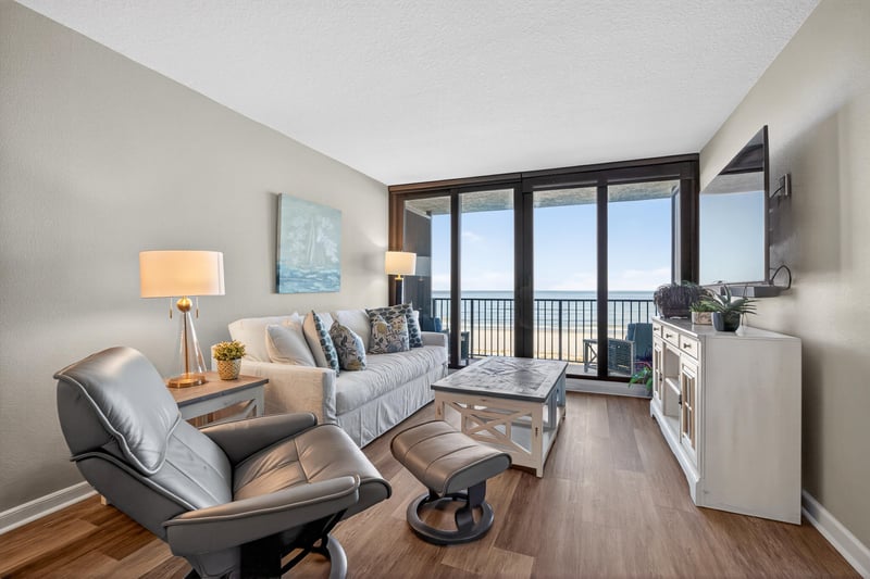 Photo 9 of 601 1st St, Jacksonville Beach, FL 32250, photographed by Megapixeler