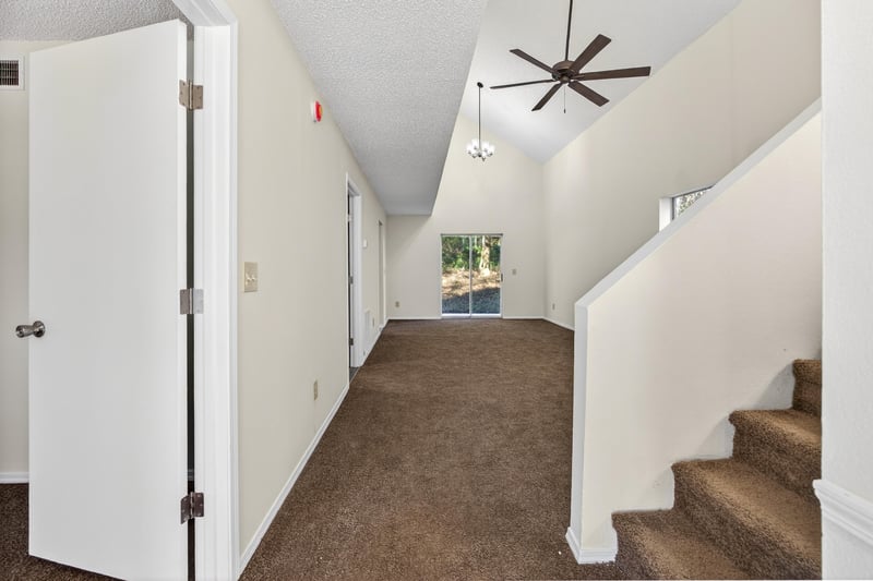 Photo 4 of 10986 Traci Lynn Dr, Jacksonville, FL 32218, photographed by Megapixeler