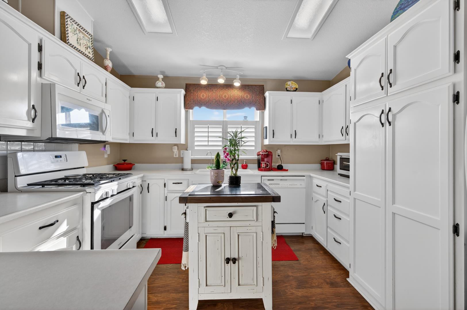 105 W Herndon #3, photo 17