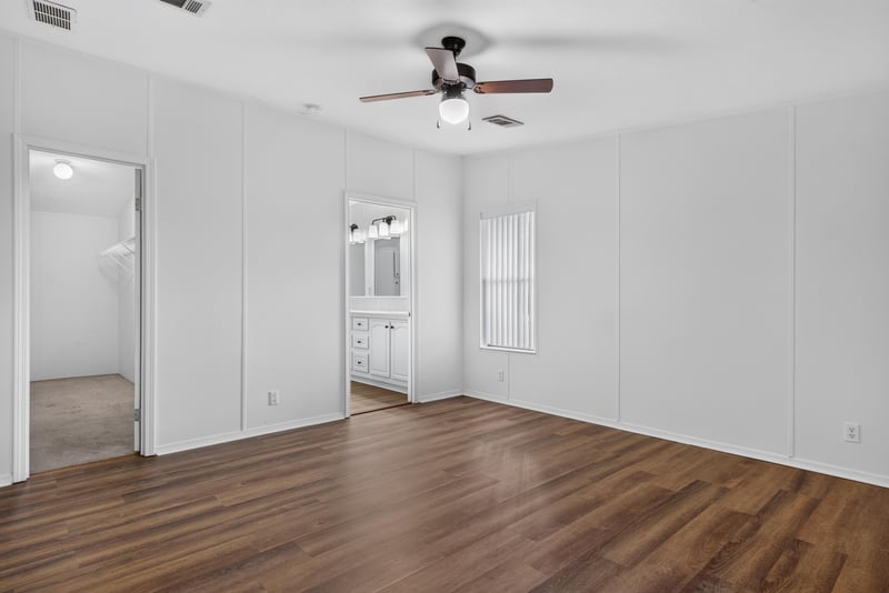 Hallway leading to bedrooms at 3215 Robin Ln, Middleburg, FL