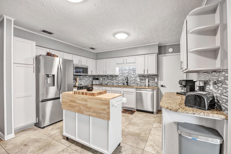 Photo 5 of 7946 Dalehurst Dr S, Jacksonville, FL 32277, photographed by Megapixeler