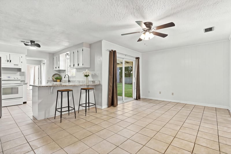 Kitchen and dining area interior view, photographed by Megapixeler on Crosby Ln, Orange Park