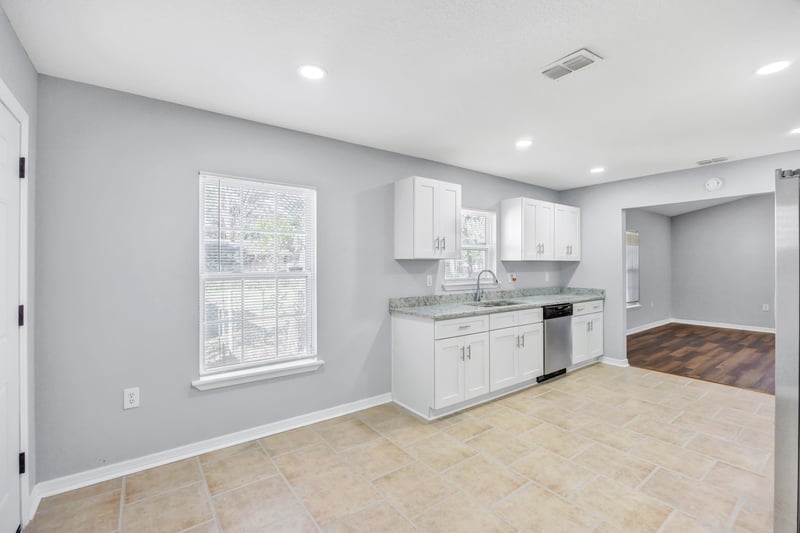 Photo 9 of 2848 W 11th St, Jacksonville, FL 32254, photographed by Megapixeler
