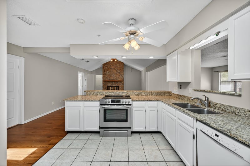 Photo 13 of 4294 Tanglewilde Dr S, Jacksonville, FL 32257, photographed by Megapixeler