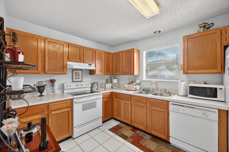 Photo 10 of 7987 Winterwood Ln, Jacksonville, FL 32210, photographed by Megapixeler