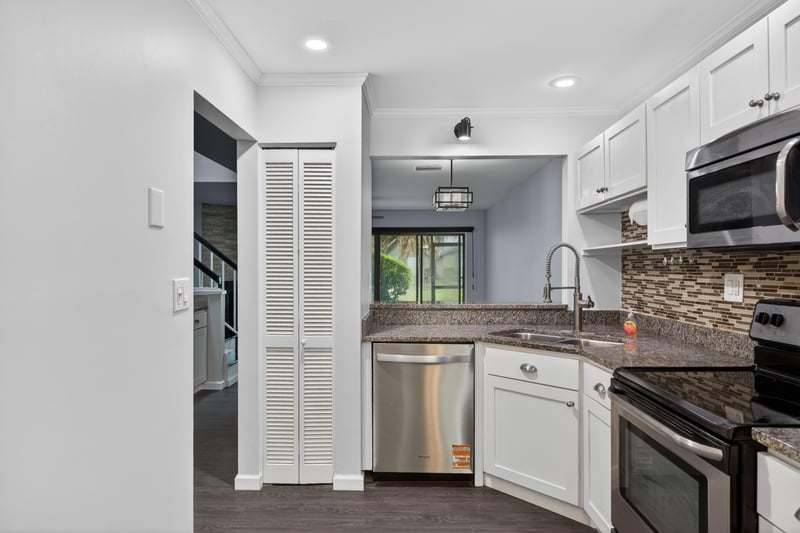 Photo 8 of 7623 Bay Meadows Cir, Jacksonville, FL 32256, photographed by Megapixeler