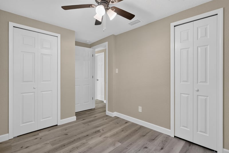 Empty bedroom with closet, photographed by Megapixeler on Susie St, Jacksonville