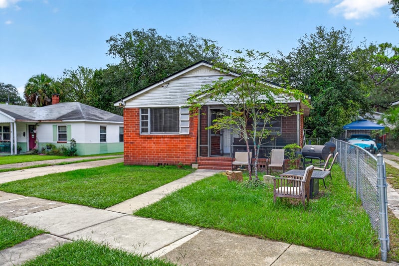 Front exterior with chain link fence at 450 E 46th St, Jacksonville, FL 32208