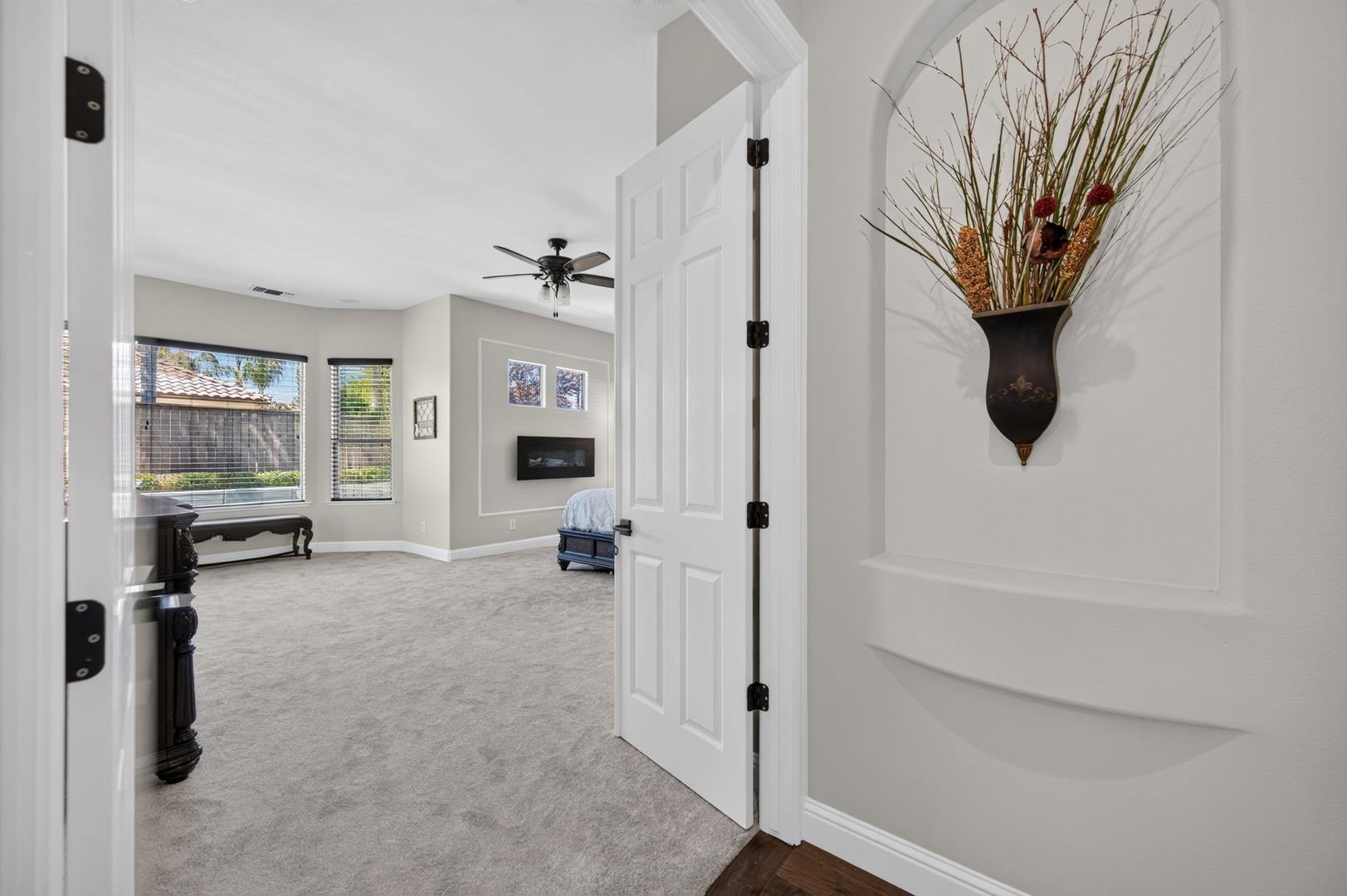 633 W Richmond Ave, photo 73